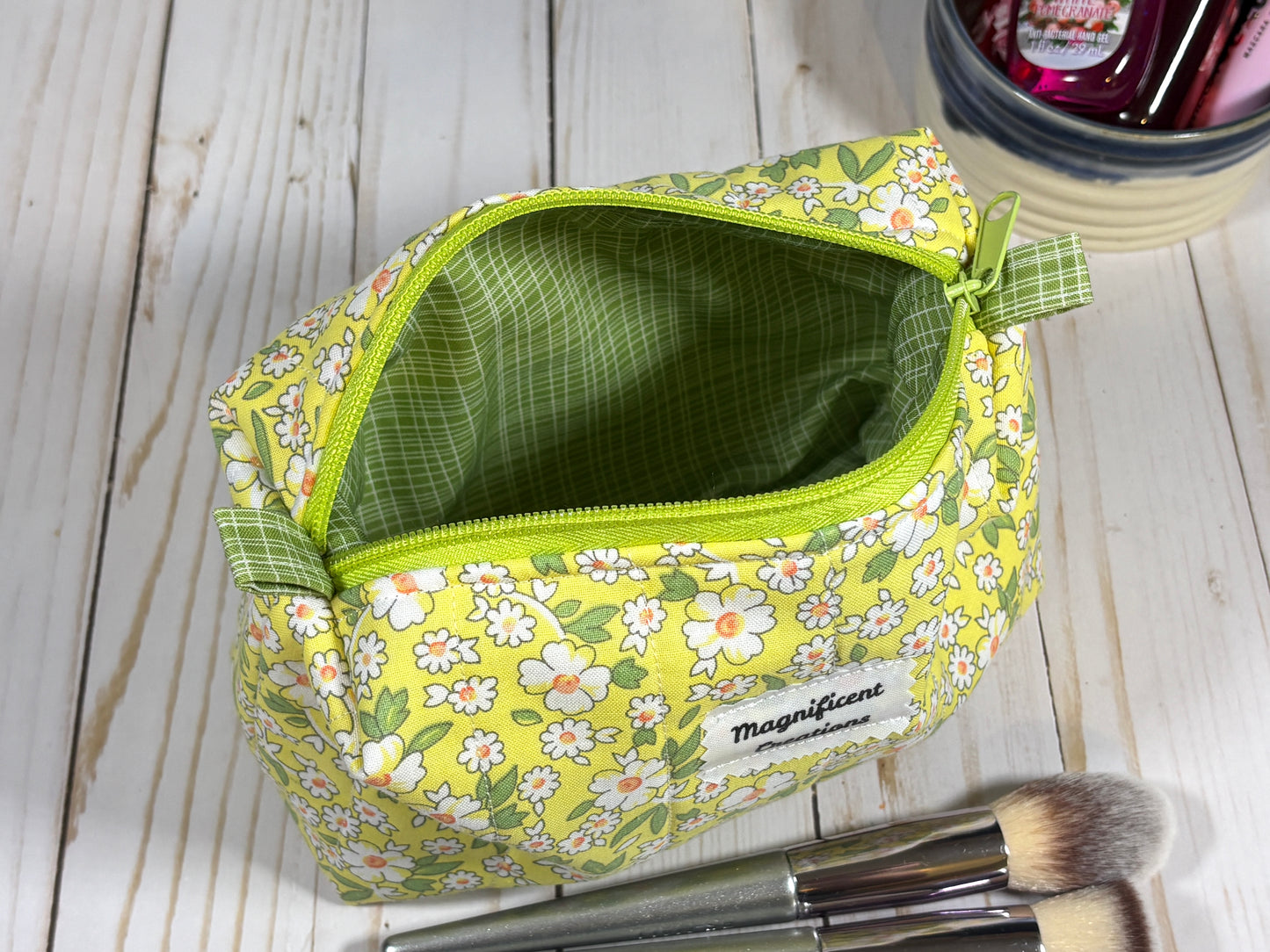 The White Daisy on Yellow Everything Bag