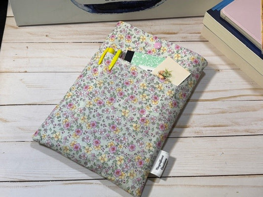 The Spring Daisy Book Sleeve