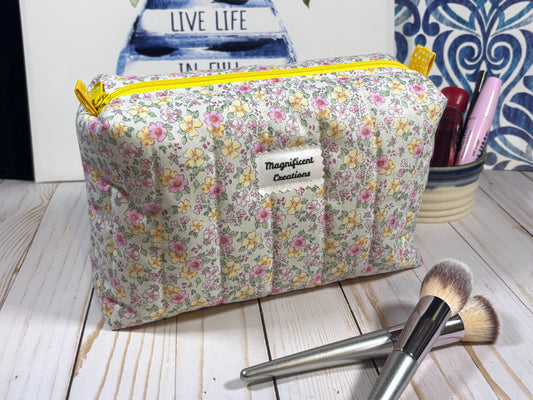 The Spring Daisy Everything Bag