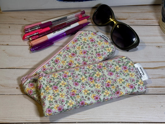The Spring Daisy Mini Pouch